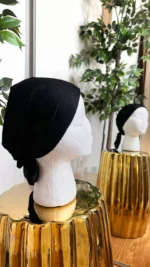 Visuel bonnet satiné noir