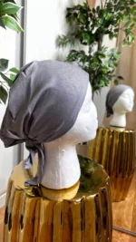 Visuel bonnet satiné gris