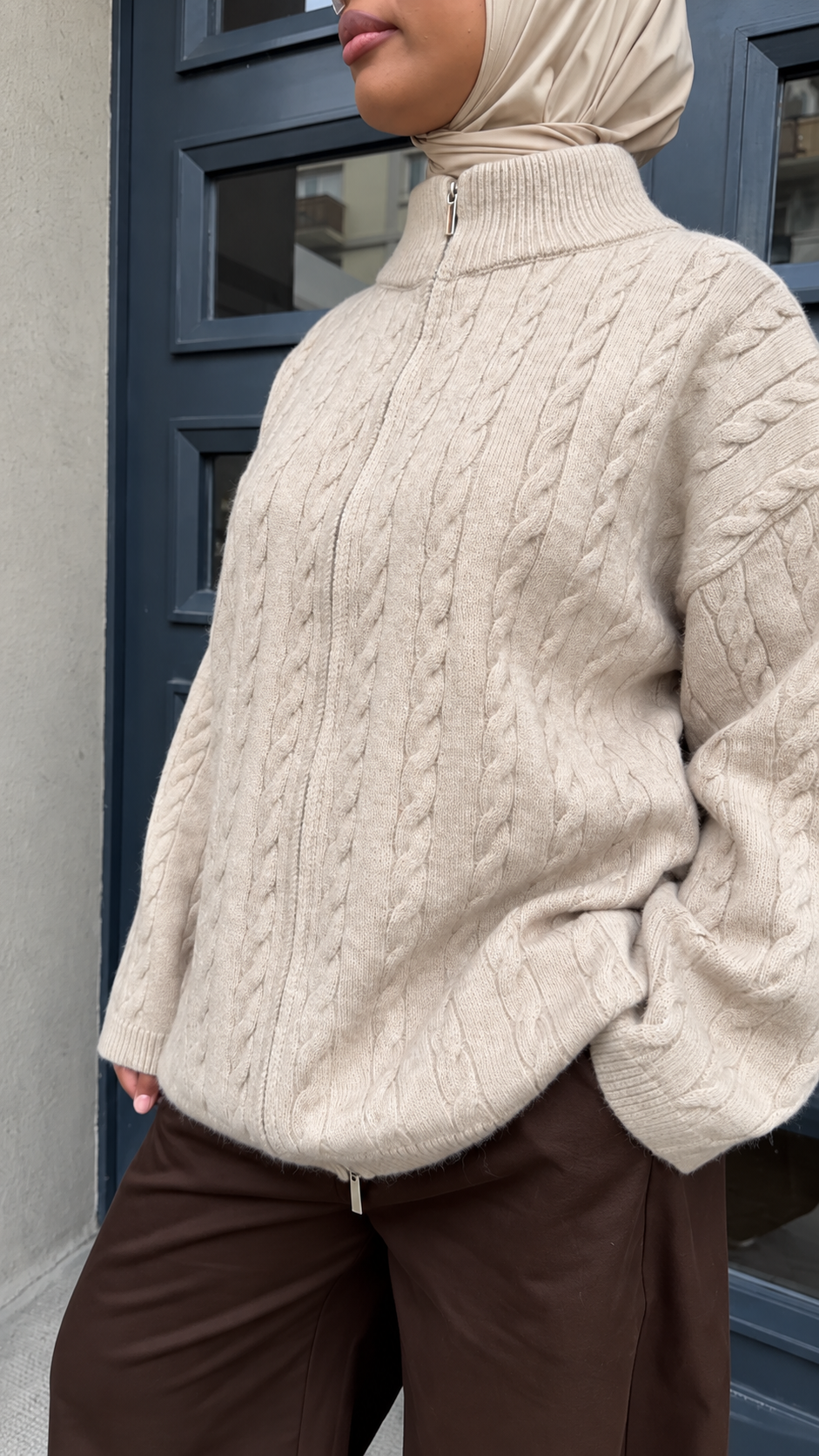 0668ba0a-38fa-43b9-b62e-b973da8ed503 PULL MAILLE TAUPE – Image 1