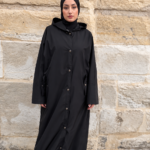 IMPERMÉABLE À CAPUCHE NOIR