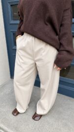 PANTALON BARREL SOFT BEIGE – Image 2