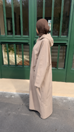 IMPERMÉABLE À CAPUCHE BEIGE – Image 3